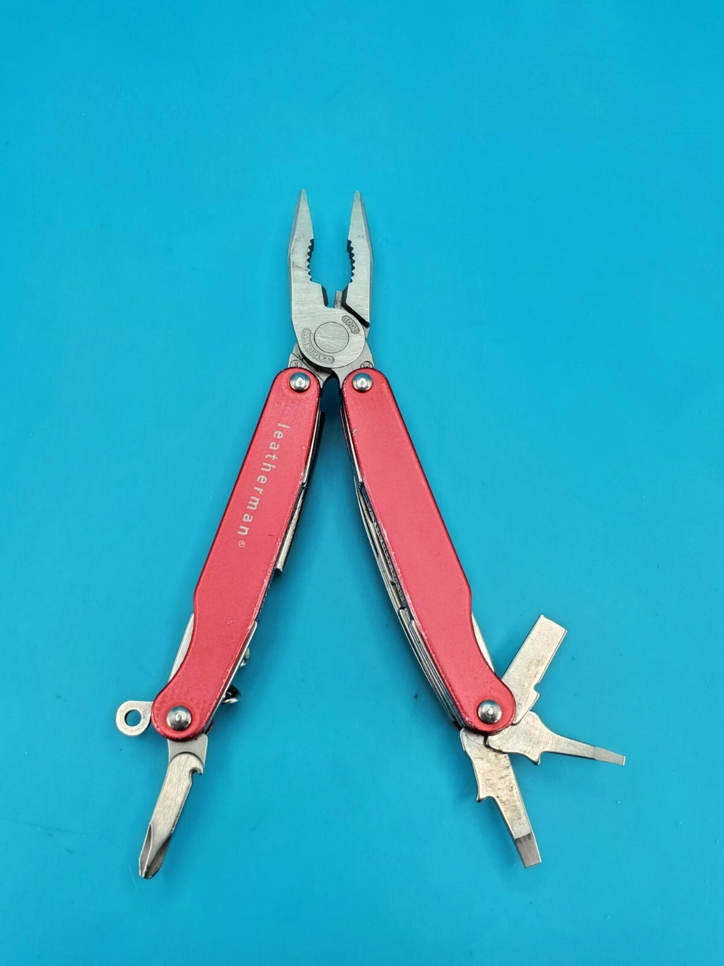 Leatherman Juice SC2 Red Retired Knife Multi Tool! RARE!