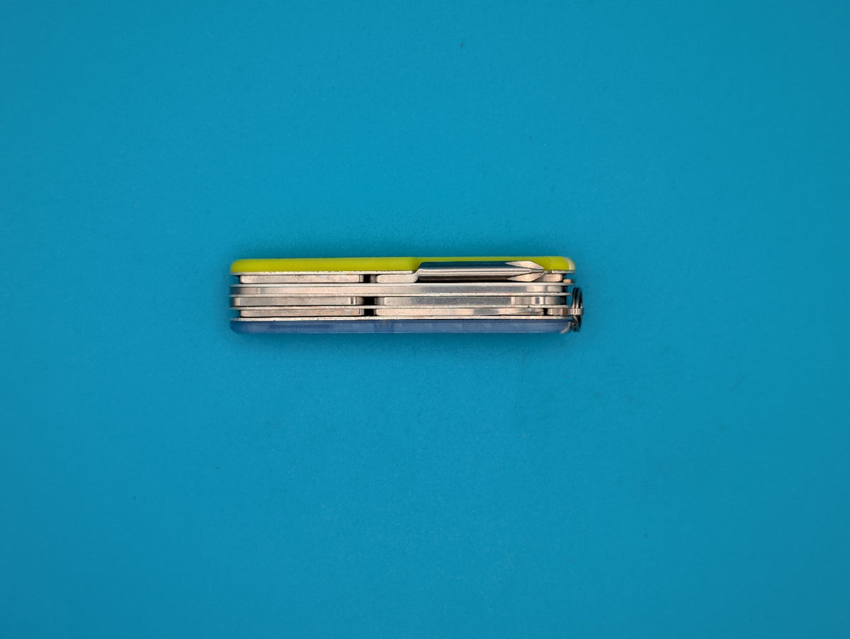 CUSTOM VICTORINOX FIELDMASTER GLOW IN THE DARK BLUE & YELLOW SWISS ARMY KNIFE!