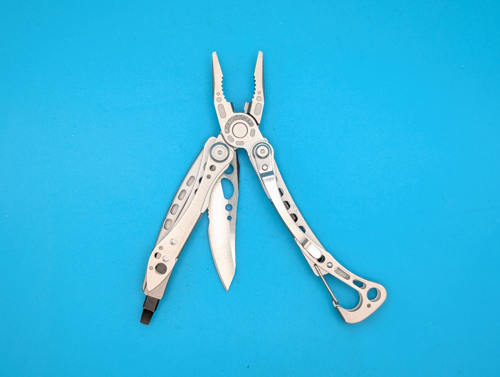 LEATHERMAN Skeletool Multi Tool - Combo Edge Blade Knife Pliers Carabiner!!!
