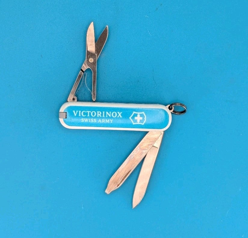 Victorinox Classic Swiss Army Knife Multi Tool! Diamond Cultivate! 58mm