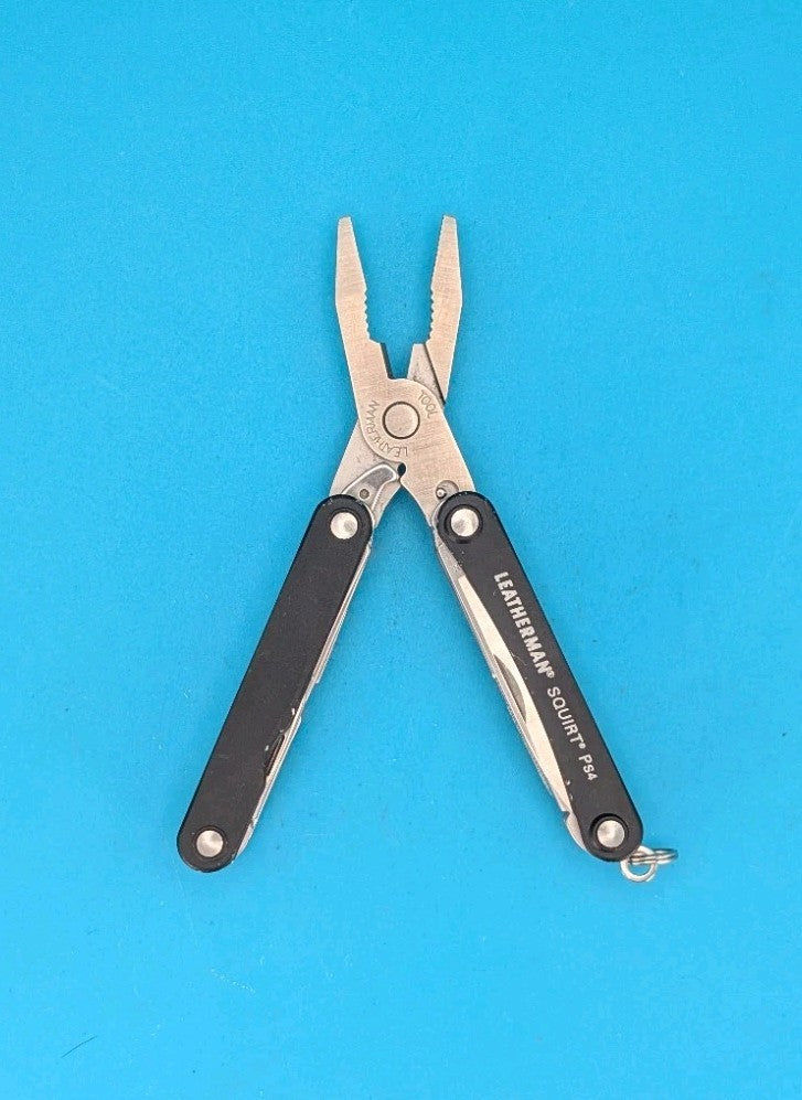 Leatherman Squirt PS4 Multi-Tool With Pliers Scissors Knife Black