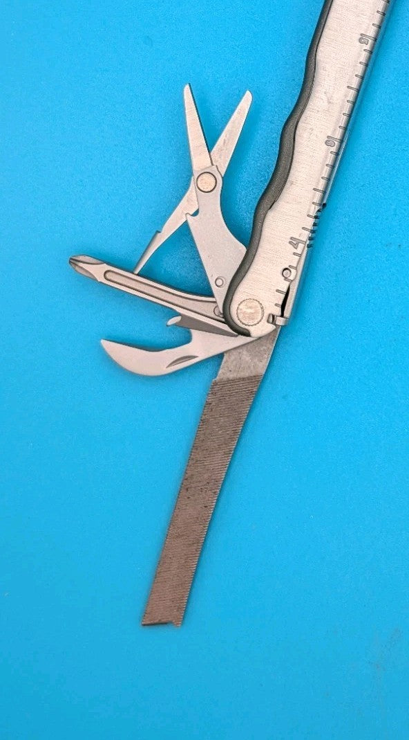 Leatherman BLAST Multi-Tool , Retired Multitool w/ Knife Pliers!
