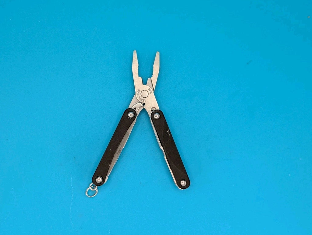 Leatherman SQUIRT PS4 Multi-Tool With Pliers Scissors Knife BLACK!