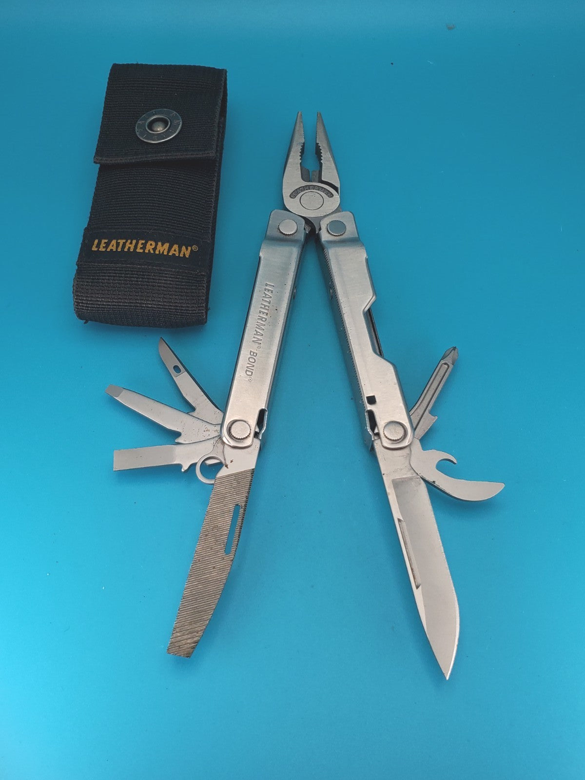 LEATHERMAN Bond Multitool, Stainless Steel Everyday Tool! With Sheath!